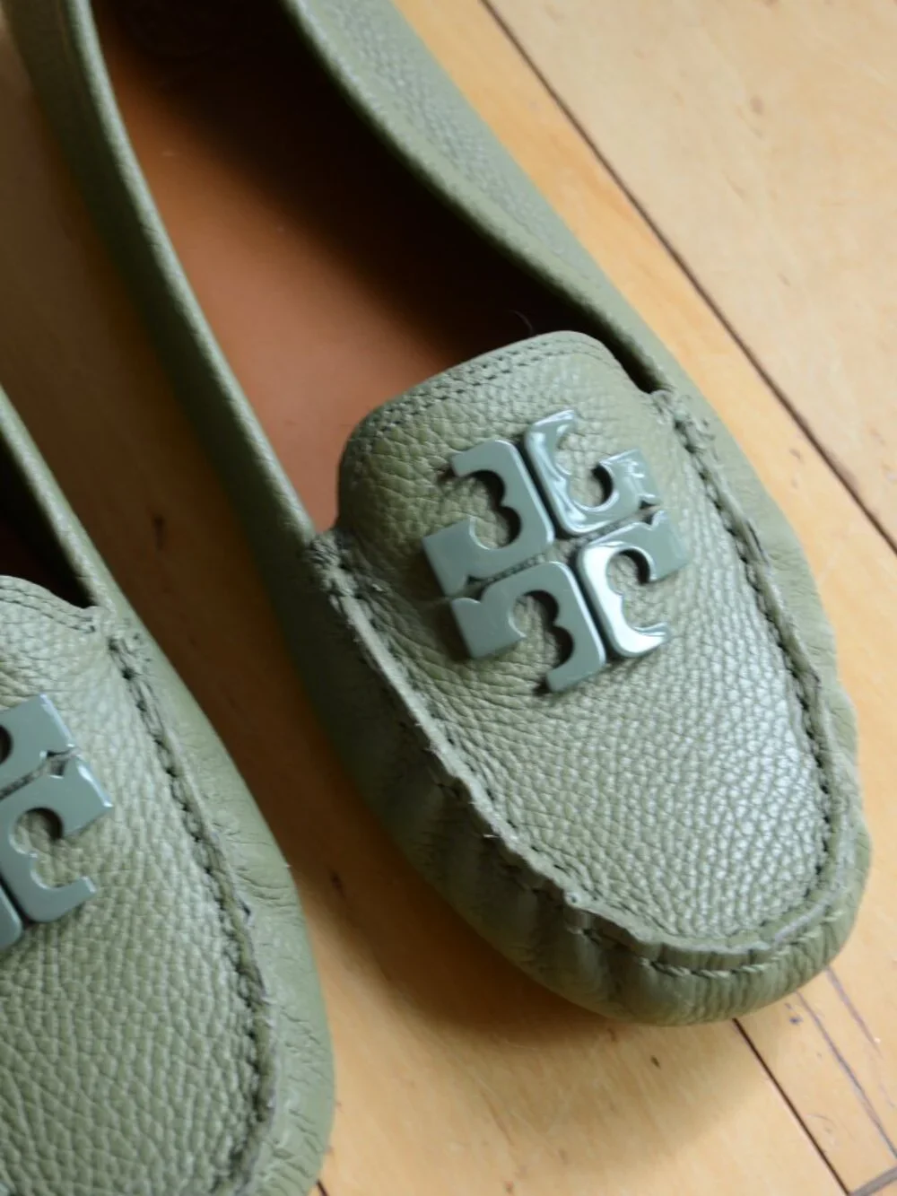 Tory Burch Women's Green Leather Logo Slip-On Loafer Flats Size 10M